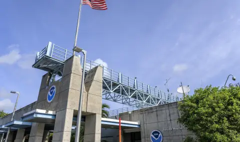 Ураганът "Ерин" набира сила - 1