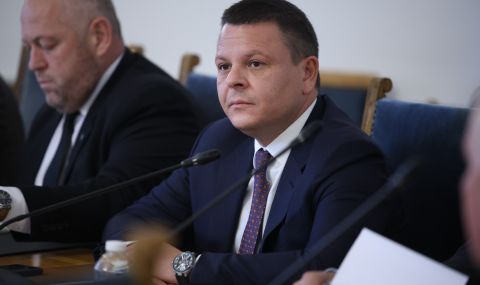 Икономическият секретар на президента: Прекратяването на концесията на "Лукойл" може да доведе до криза с горивата - 1