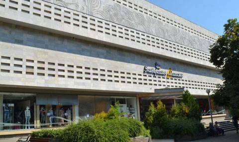 Сигнал за бомба затвори Универсалния магазин в Стара Загора - 1