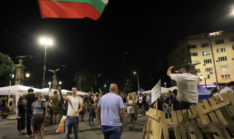 "Тренд": Енергията на протеста ще се излее към Слави и ДБ - 1