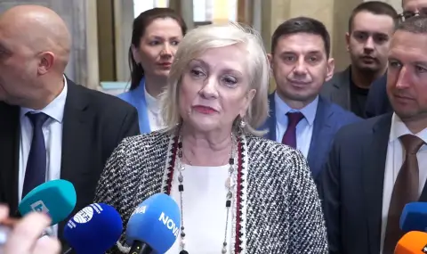 ДПС се регистрираха за изборите. Искра Михайлова пожела на Христанов "успех в бъдеще", ако затвори "Магазин за хората" - 1