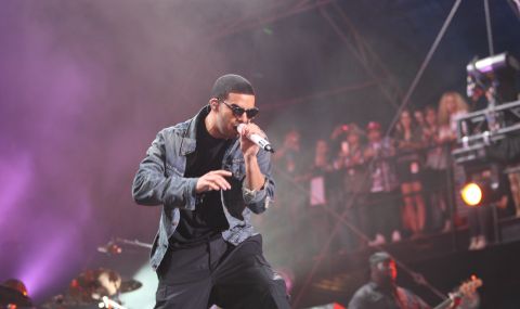 Дрейк издаде стихосбирка, подготвя и нов албум - 1