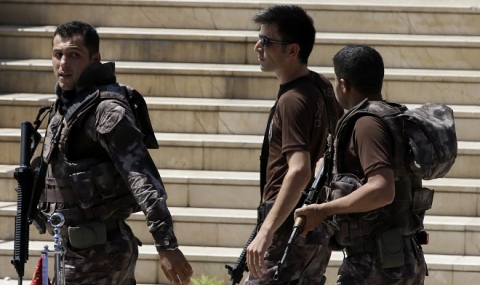 Арестуваха 40 офицери във военната академия на Турция - 1