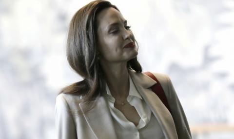 Джоли плаща за смяна на пола на дъщеря ѝ - 1