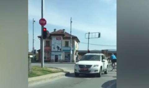 Дипломат маневрира в насрещното (ВИДЕО) - 1