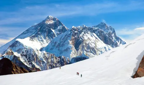 Разследване разкри шокираща схема с фалшиви спасителни операции на Еверест