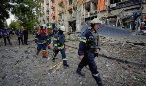 One dead and eight injured in Russian attack on Kharkiv  - 1
