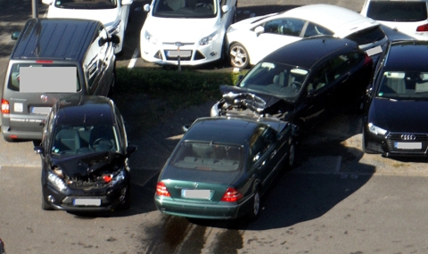 Немска баба устрои погром на паркинг - 1