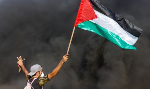 Палестинец намушка с нож двама израелци край военна база - 1