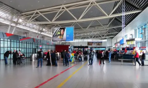 The "Terminal": Passengers waited 24 hours at the Sofia airport  - 1