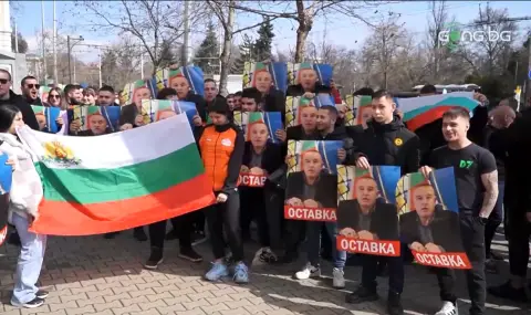 Щангите на протест срещу президента Стефан Ботев, Карлос Насар не дойде - 1