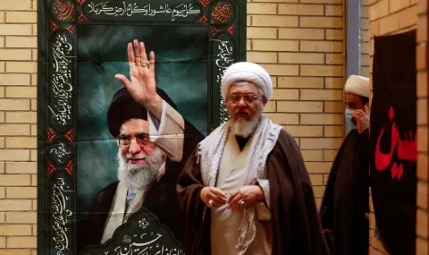 Иран избира нов аятолах до 24 часа