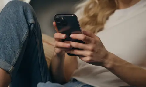 Арестуваха жена след изпращането на 159 000 съобщения на мъж след първата им среща - 1