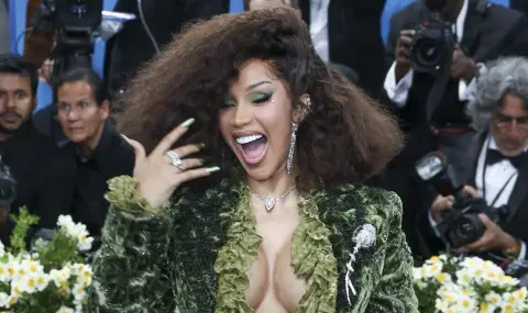 Карди Би си направила диамантен пиърсинг на необичайно място, но го загубила - 1