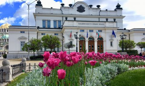 Извънредно заседание на НС във вторник за бюджета на НЗОК и ДОО - 1