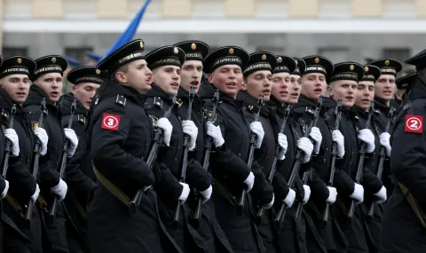 Русия твърди, че е ударила пътуващи към Украйна товарни кораби с оръжие - 1