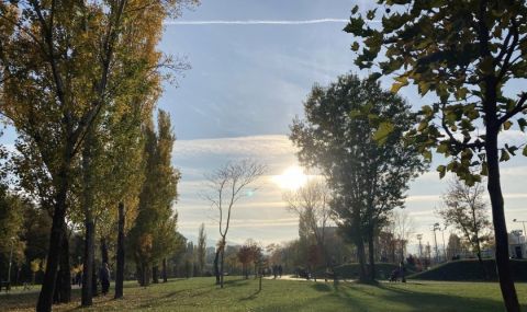 Времето днес, прогноза за петък, 20 октомври: Южнякът носи високи температури - 1