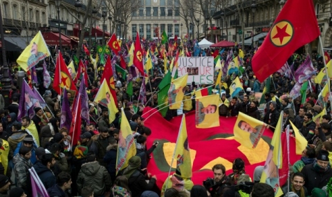 Хиляди кюрди протестираха в Париж - 1