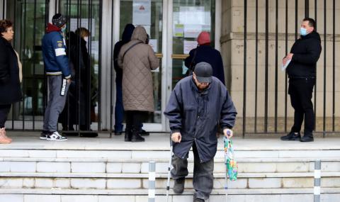 От 8 септември изплащат месечните пенсии и надбавката от 50 лв. - 1