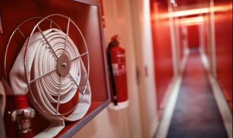 Пожар избухна в склад за химикали в Габрово - 1