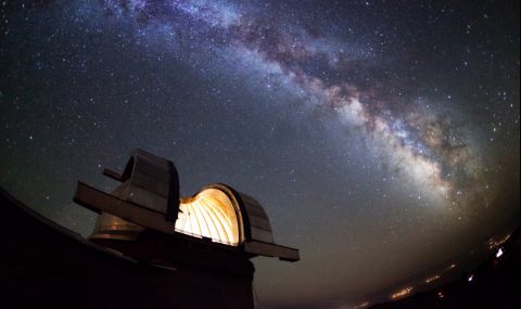 НАСА публикува ясен кадър на далечна галактика (СНИМКА) - 1