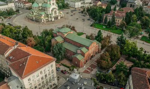 Забраниха престоя и паркирането на пл. „Св. Александър Невски” от 16:00 ч. заради богослужението за Бъдни вечер