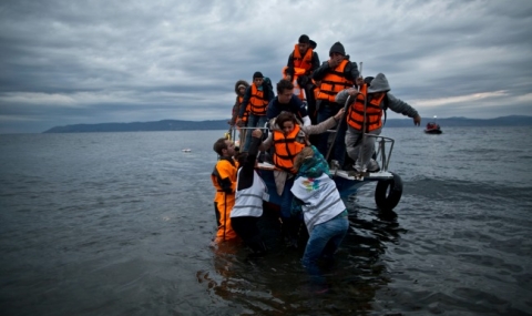 Лодка се преобърна в Егейско море, има жертви - 1