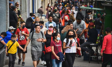 Стотици украински бежанци чакат в мексиканската столица да влязат в САЩ - 1