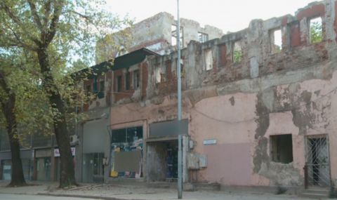 Спряха събарянето на пореден тютюнев склад в Пловдив - 1