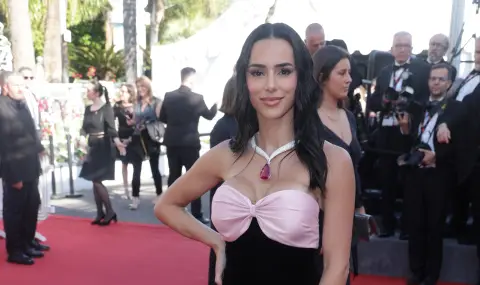 Съпругата на Неймар скри лицето си по време на мач - СНИМКИ - 1