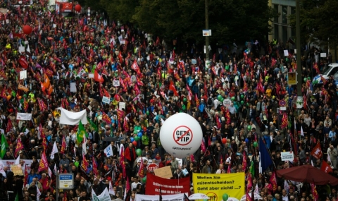 Хиляди излязоха на протест в Германия - 1