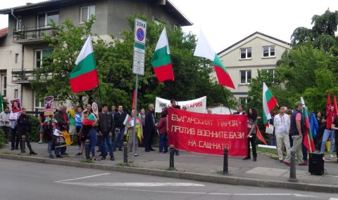 Протест пред посолството на САЩ: Събирайте си базите и си вървете! - 1