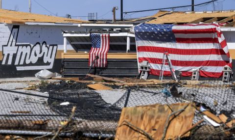Байдън видя разрушенията след бурите в Мисисипи - 1