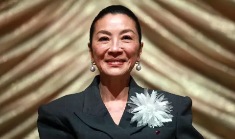 Актрисата Мишел Йео със звезда на холивудската Алея на славата - 1