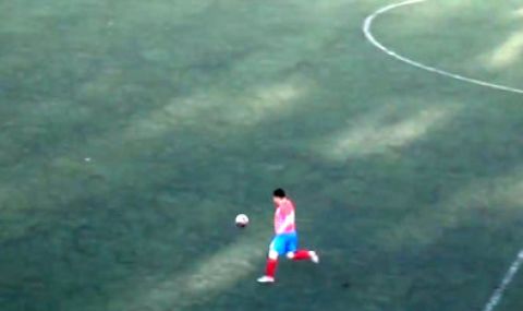 Наднормен футболист стана хит в социалните мрежи с този гол (ВИДЕО) - 1