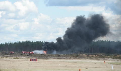 Руски военен хеликоптер се разби по време на авиошоу, пилотът загина - 1