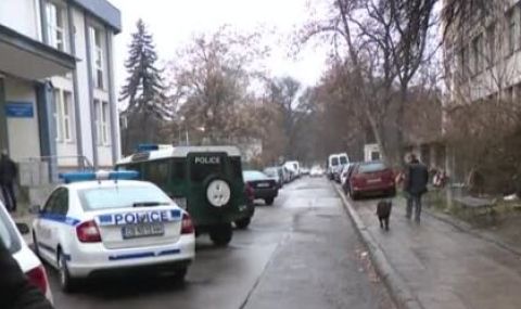 Има леко пострадал полицай при стрелбата по Трето РПУ в София  - 1