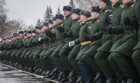Русия няколко пъти отлагала инвазията в Украйна. Датата 24 февруари била посочена от ФСБ - 1