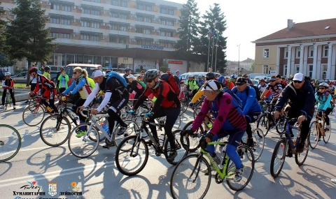 Над 500 любители се включиха в международна колоездачна обиколка - 1