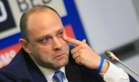Тити Папазов продава акциите на Левски за 10 млн. и 700 хил. лева - 1
