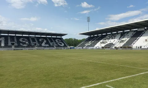 Lokomotiv Plovdiv with a gesture to the fans - 1