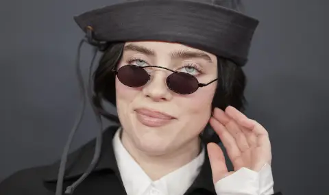 Бисексуалната Били Айлиш си размени горещи целувки с ново гадже - мъж - 1