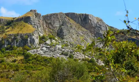 Срути се скалният феномен Столо в Понор планина