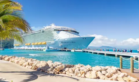 20 палуби и 7 басейна: Най-големият круизен кораб в света излезе в открито море (ВИДЕО) - 1