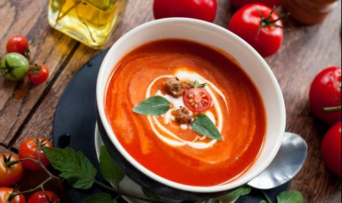 Рецепта за вечеря: Супа със сушени домати и билкови крутони - 1