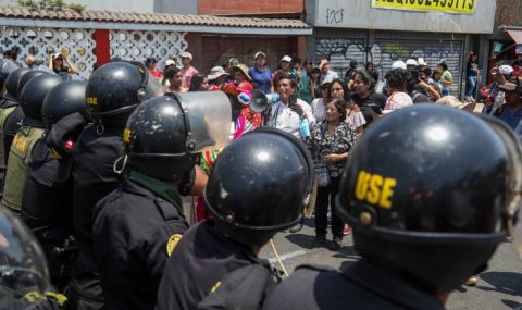 Задържаха над 200 демонстранти в столицата на Перу, затвориха Мачу Пикчу - 1