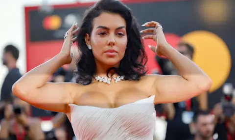 Джорджина пак отнесе критики за неподходящо облекло - 1