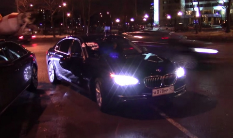 Защо в Русия чиновниците обичат служебните коли със син буркан? (Видео) - 1