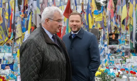 Естонският външен министър се поклони пред героите на Украйна в Киев - 1