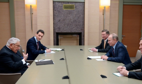 Путин се срещна със „стария си приятел“ Кисинджър - 1